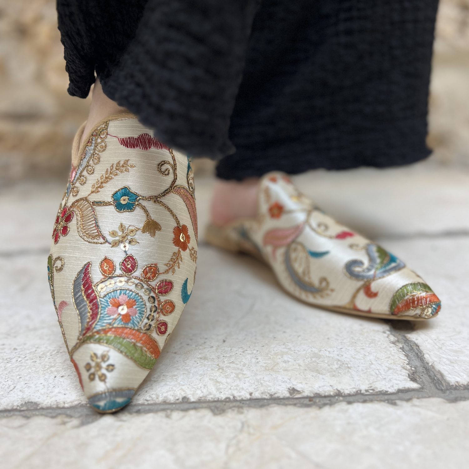 מיול’ס רקמה דיגיטלית נגיעות זהב - ראג’