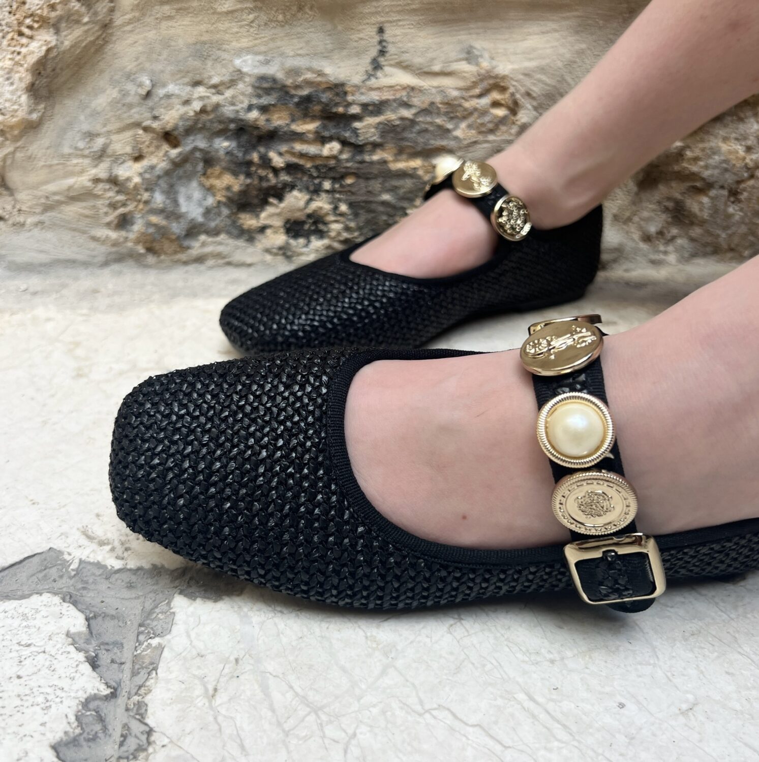 בובה קש שחור רצועה עם ניטים מטבעות זהב - סופי