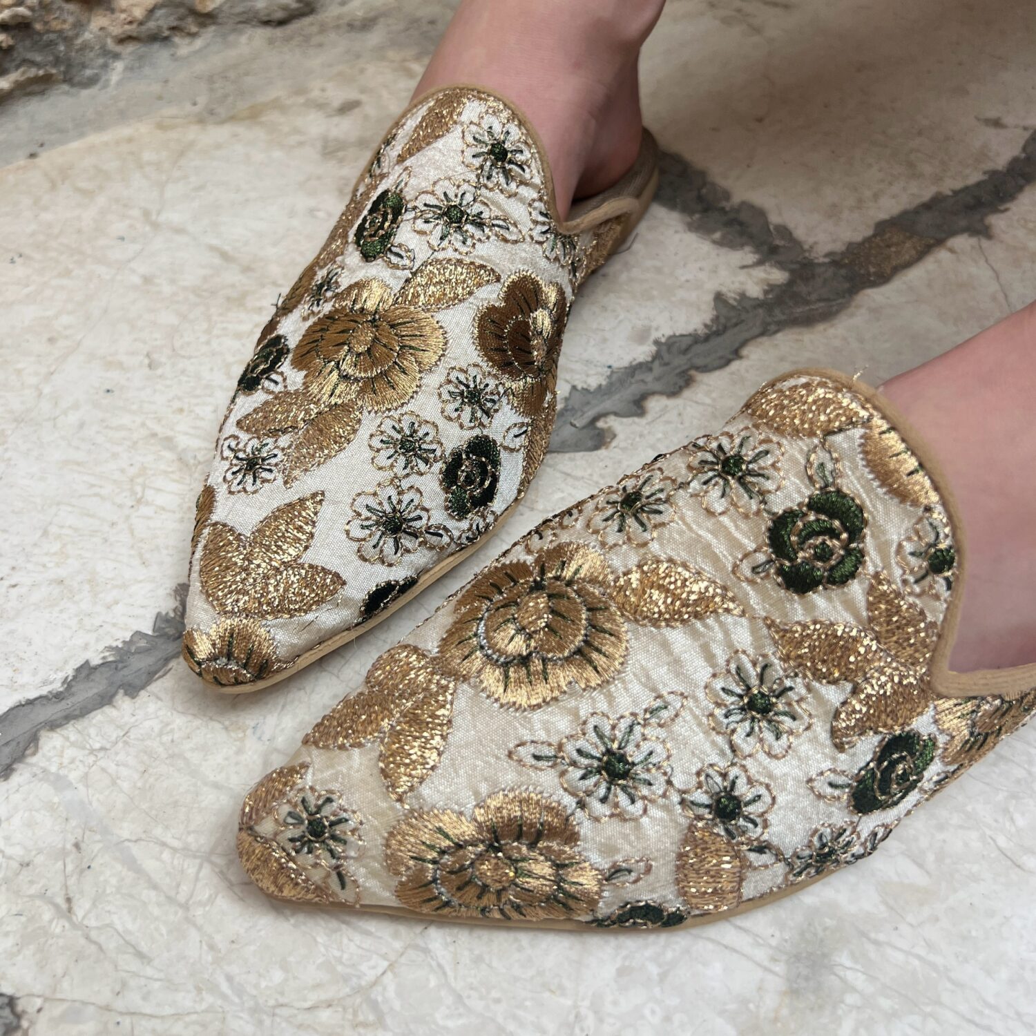 מיול’ס רקמה דיגיטלית זהב - ז׳אן